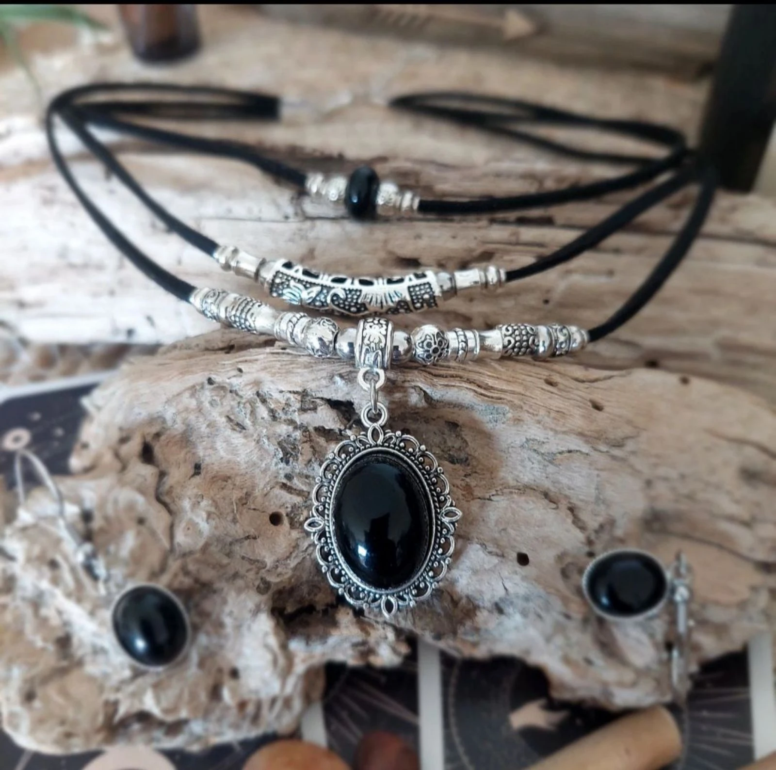 Parure boho mystique triple rangs, Petit camée dentelle obsidienne, noir – photo 10